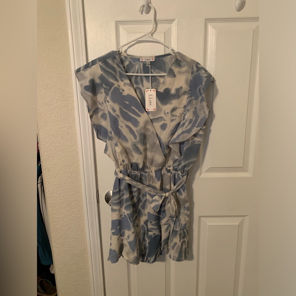 Summery Romper size large nwt no flaws